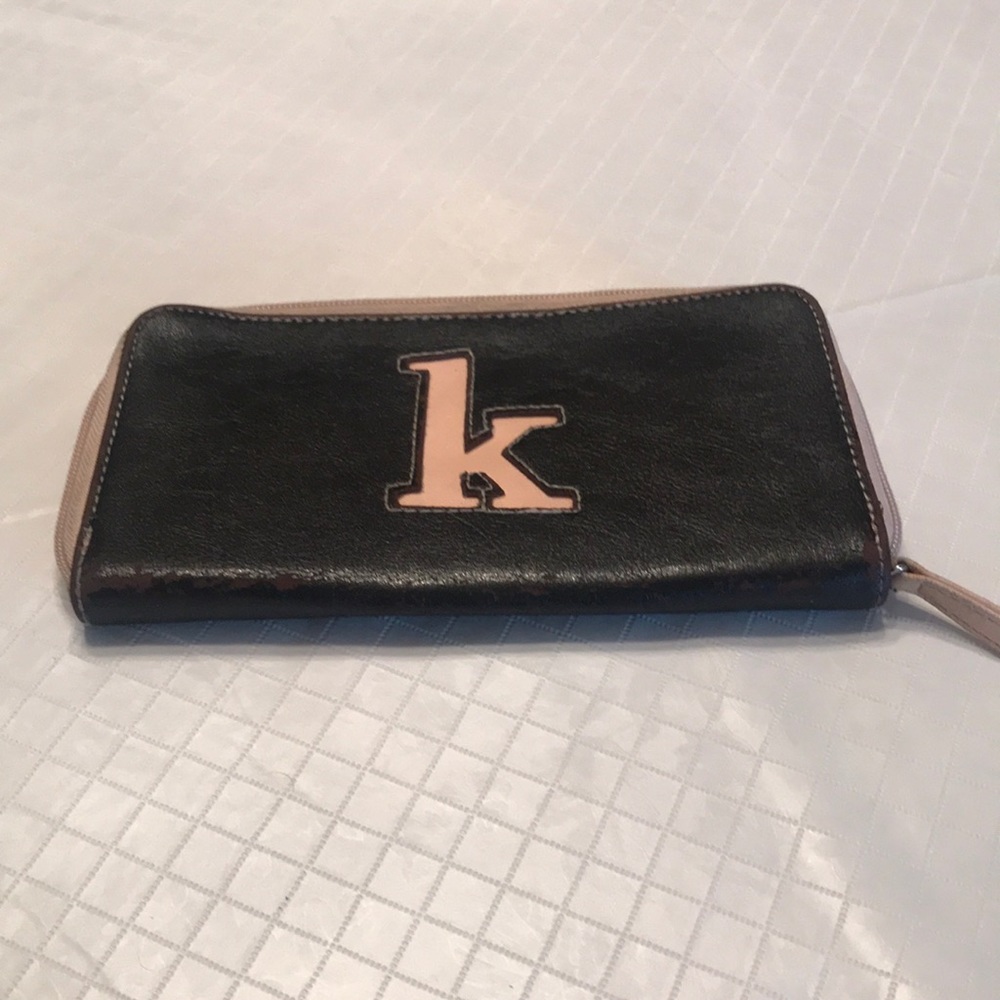 New York and Company K initial wallet